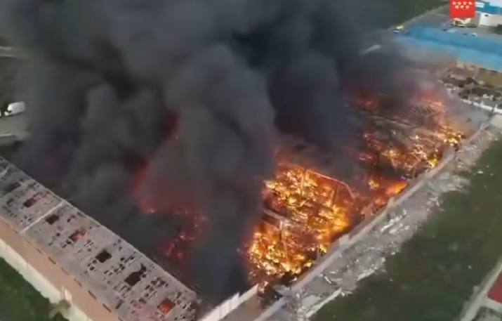 Breaking News! A massive fire has broken out at a Chinese-owned warehouse in Fuenlabrada, Spain, engulfing 12,000㎡ of goods with potentially severe losses! Suspected arson linked to industry rivalry.